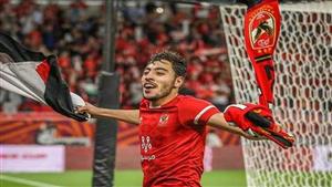 أكرم توفيق من حمام السباحة أمام الغابات (صور)