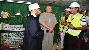 وزير الأوقاف يتفقد أعمال ترميم وصيانة ضريح الشيخ  الشعراوي بقرية دقادوس 