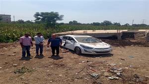 مصرع شخصين وإصابة ثالث.. سيارة يقودها صبي تدهس توكتوك في المنوفية- صور