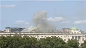 اندلاع حريق ضخم في مبنى سومرست التاريخي في لندن "فيديو"