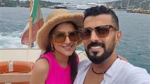 مي عمر ومحمد سامي يقضيان سهرة رومانسية في أحد المطاعم الإيطالية والجمهور يعلق