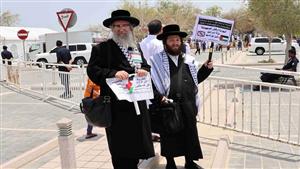 فيديو| جماعة يهودية تشارك في تشييع جثمان إسماعيل هنية بالدوحة