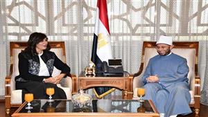 وزير الأوقاف يستقبل نبيلة مكرم ووفد التحالف الوطني للعمل الأهلي