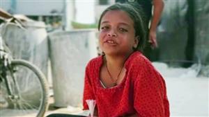 بدي حذاء لا طعام.. أمنية طفلة فلسطينية تخطف قلوب رواد مواقع التواصل 