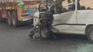 بالأسماء.. إصابة 6 مواطنين في تصادم تريلا وميكروباص بالإسكندرية 