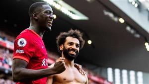"لا أعرف كيف يفعل ذلك".. لاعب ليفربول يتغنى بمحمد صلاح
