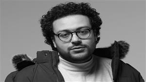 اللمسات الأخيرة قبل ظهور السيد رامبو مع عصام عمر في مهرجان فينيسيا السينمائي.. صورة