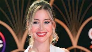  يبرز رشاقتها.. منة شلبي تتألق بفستان أميرات في حفل افتتاح مهرجان الجونة