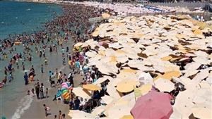 زحام شديد وفقدان 5 أطفال.. ماذا جرى على شواطئ الإسكندرية في الويك إند؟- صور