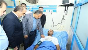   حادث قطاري الزقازيق.. أول زيارة رسمية من محافظ الشرقية للمصابين- صور