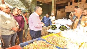 محافظ أسيوط يتفقد سوق الجملة للخضار: الدولة تعمل جاهدة للسيطرة على الأسعار