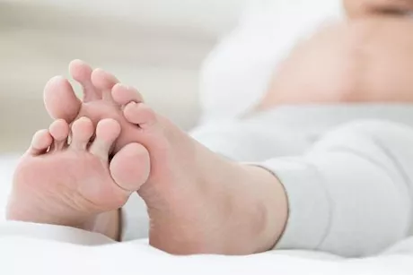 طبيب يوضح- 7 أسباب لـ تورم القدمين التي لا يجب تجاهلها