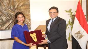 وزير الثقافة يُكرم السوبرانو المصرية "فاطمة سعيد" لفوزها بجائزة الثقافة الأوروبية