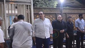 بالصور- حمدي الوزير في أحدث ظهور من عزاء شقيق مجدي أحمد علي 