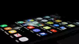 تطبيق يدفع دولارات للمستخدمين مقابل تسجيل مكالماتهم؟.. وخبراء يحذرون