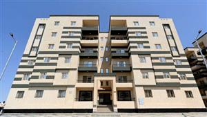 شقق سكن كل المصريين.. وزير الإسكان يتفقد وحدات العبور الجديدة