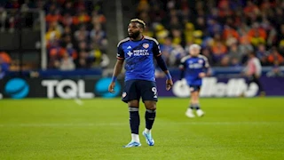 نعي واحتفال.. تناقض موقف أندية آرون بوبيندزا السابقة تجاه وفاته