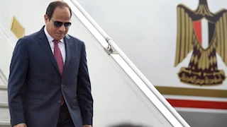 الرئيس السيسي يعود إلى أرض الوطن بعد مشاركته في القمة العربية الإسلامية 