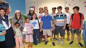  طلاب ألمان يدعمون محاربي السرطان بمستشفى أورام الأقصر -صور