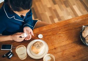 حسام موافي يحذر من الأكل مباشرة بعد هذه الأدوية