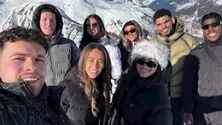 نجوم نوتنجهام فورست يحتفلون برأس السنة رفقة صديقتيهما (صور)