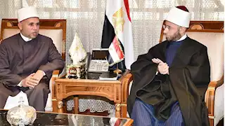 "الأوقاف" تكرم إمامًا بالقاهرة استدعى طبيبين لإنقاذ مصلِ أثناء صلاة الجمعة 