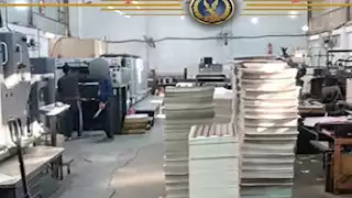 من غير إذن ولا ترخيص.. ضبط مطبعة مخالفة تطبع آلاف الإعلانات في الشرابية