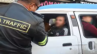 سحب 883 رخصة لعدم تركيب الملصق الإلكترونى