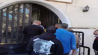 إزالة إعلانات غير مرخصة في حملة بأسوان