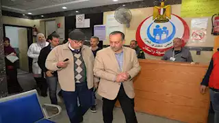 بالصورـ محافظ أسيوط يتفقد عيادات المركز الصحي الحضري بالحمراء