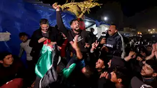 رغم تحذيرات الاحتلال.. بدء عودة سكان غزة إلى المناطق الشمالية من القطاع