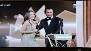 هنا الزاهد أفضل ممثلة سينمائية بحفل Joy Awards 2025 وماثيو ماكونهي يسلمها الجائزة