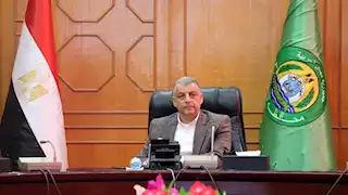 محافظ الإسماعيلية يتابع الاستعدادات النهائية لانطلاق الدورة العشرين لمهرجان الهجن