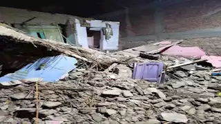 بعد ساعات من إخلائه.. انهيار عقار في باكوس شرق الإسكندرية- صور