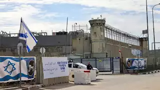 مصادر إسرائيلية: الشاباك اعترض على 100 اسم من كشف الأسرى الفلسطينيين