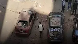 سقوط سور بلكونة عمارة على سيارات فى بنها 