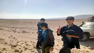 القوات المسلحة تنجح في إنقاذ سياح تعطل بهم بالون طائر -صور