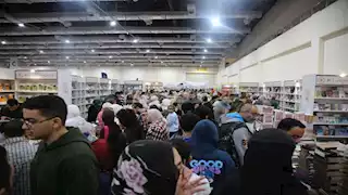 معرض القاهرة للكتاب يقترب من المليون الثالث.. ويسجل 497.255 زائرًا باليوم السابع