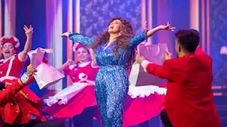 دنيا سمير غانم تنشر فيديو من عرض مسرحية مكسرة الدنيا بجدة