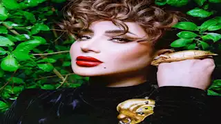 لجين عمران تتألق بفستان باللون الكافيه في إطلالة راقية وأنثوية- سر اختيار اللون