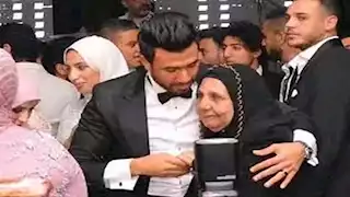 "من غيرها ولا حاجة".. ماذا قال تريزيجيه عن دور والدته في مسيرته؟ (صور)