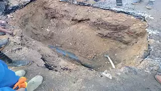 هبوط أرضي مفاجئ على الطريق الدائري باتجاه نزلة قليوب