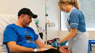 أول متلق للقاح السرطان يكشف تفاصيل تجربته