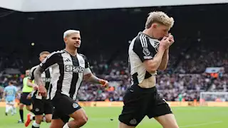 نيوكاسل يونايتد يُكرم ضيافة مانشستر يونايتد برباعية في الدوري الإنجليزي