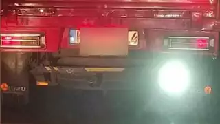 وضع كشاف خلفي على سيارته.. ضبط سائق عرض حياة المواطنين للخطر