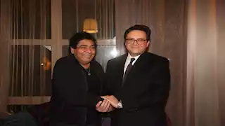 هنو يُكرم محمد منير في منزله بمناسبة يوم الثقافة المصرية.. والأخير: فخور إني مصري