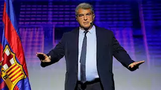 اجتماع طارئ.. انقلاب في غرفة برشلونة بسبب خوان لابورتا