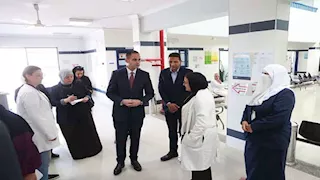 "الطيب" يتفقد مركز صحة غرب الجامعات.. ويوجه بصرف مكافأة للعاملين