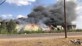 حريق هائل يلتهم مصنع قطن بقرية ميت بدر حلاوة بالغربية