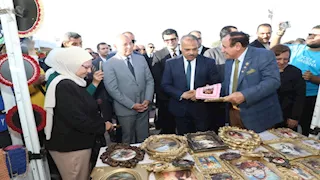محافظ الشرقية يفتتح معرض "أيادي مصر" بمهرجان الخيول العربية (صور)